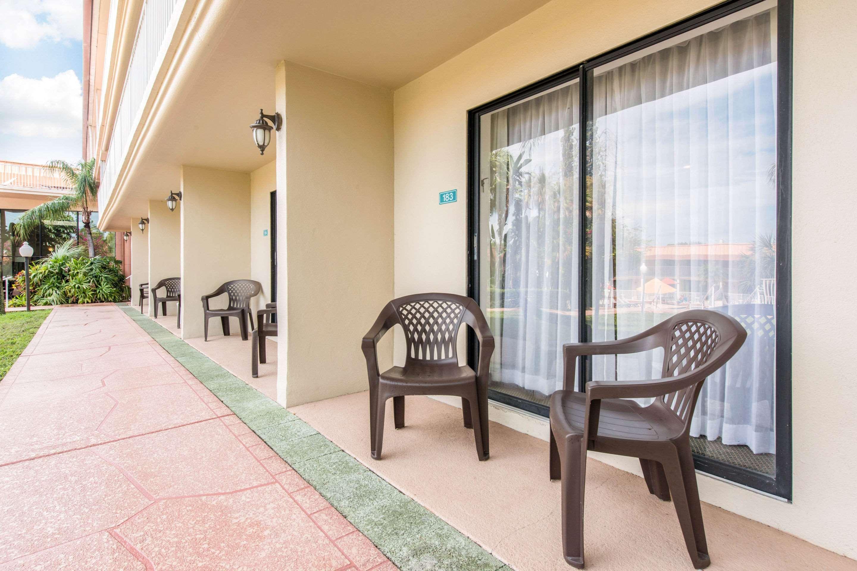 Quality Inn & Suites Tarpon Springs South Экстерьер фото