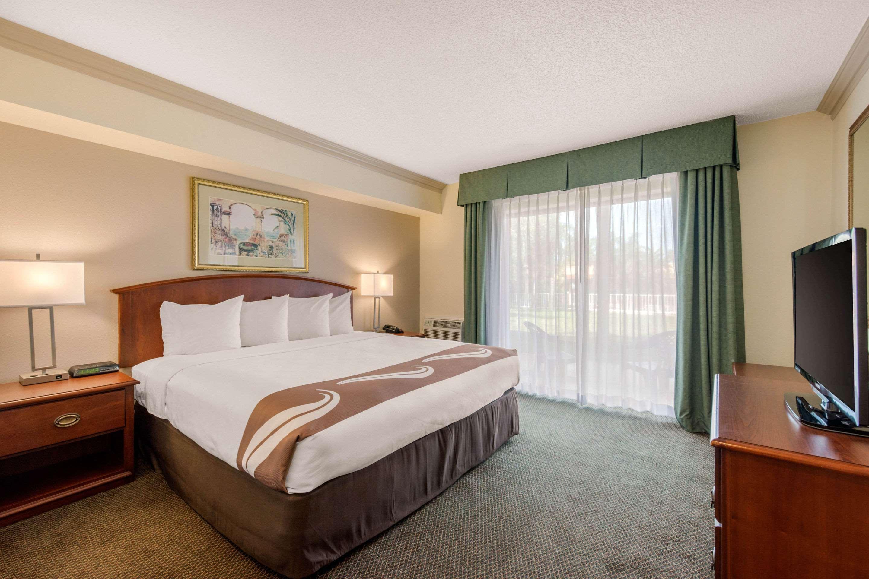 Quality Inn & Suites Tarpon Springs South Экстерьер фото