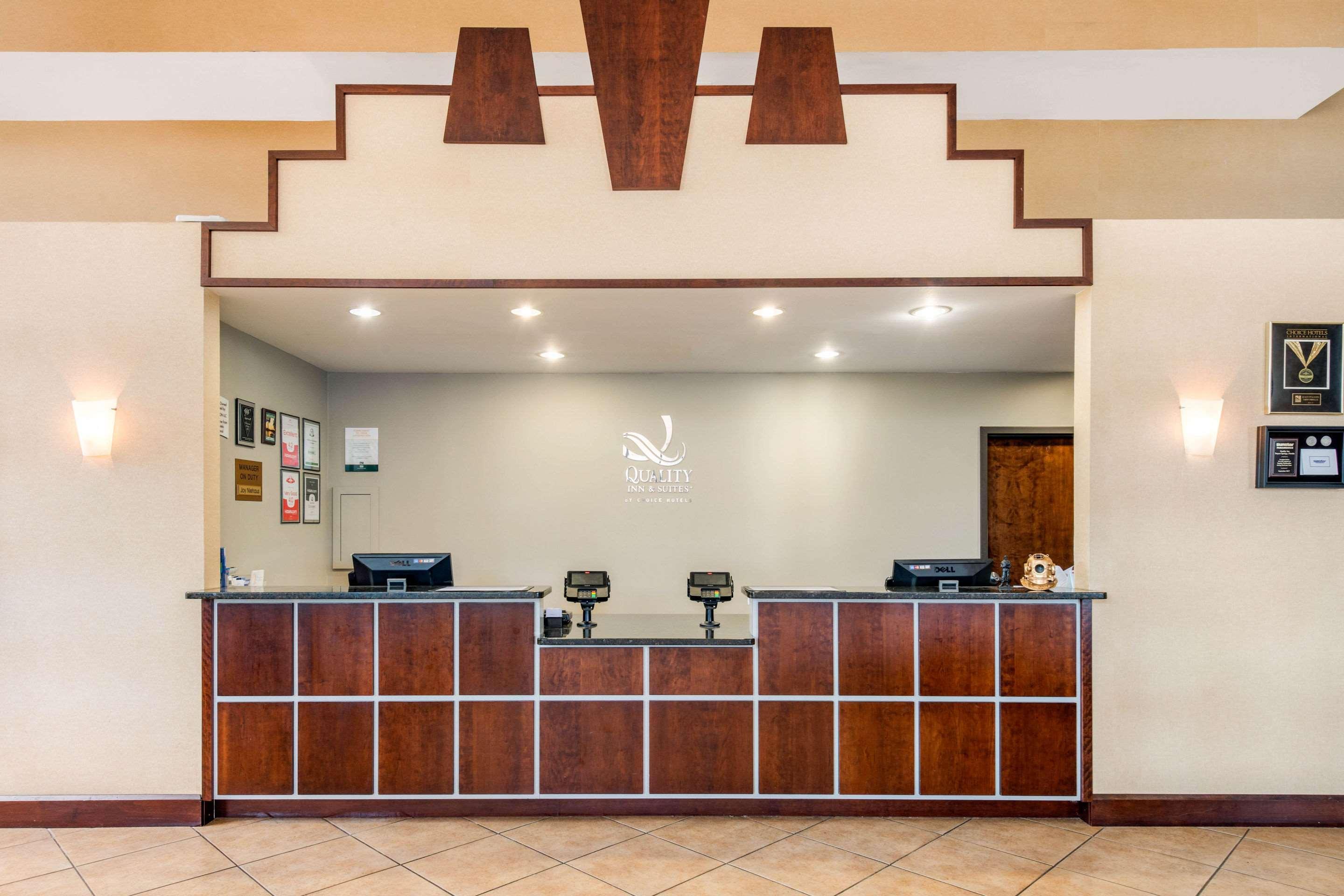 Quality Inn & Suites Tarpon Springs South Экстерьер фото