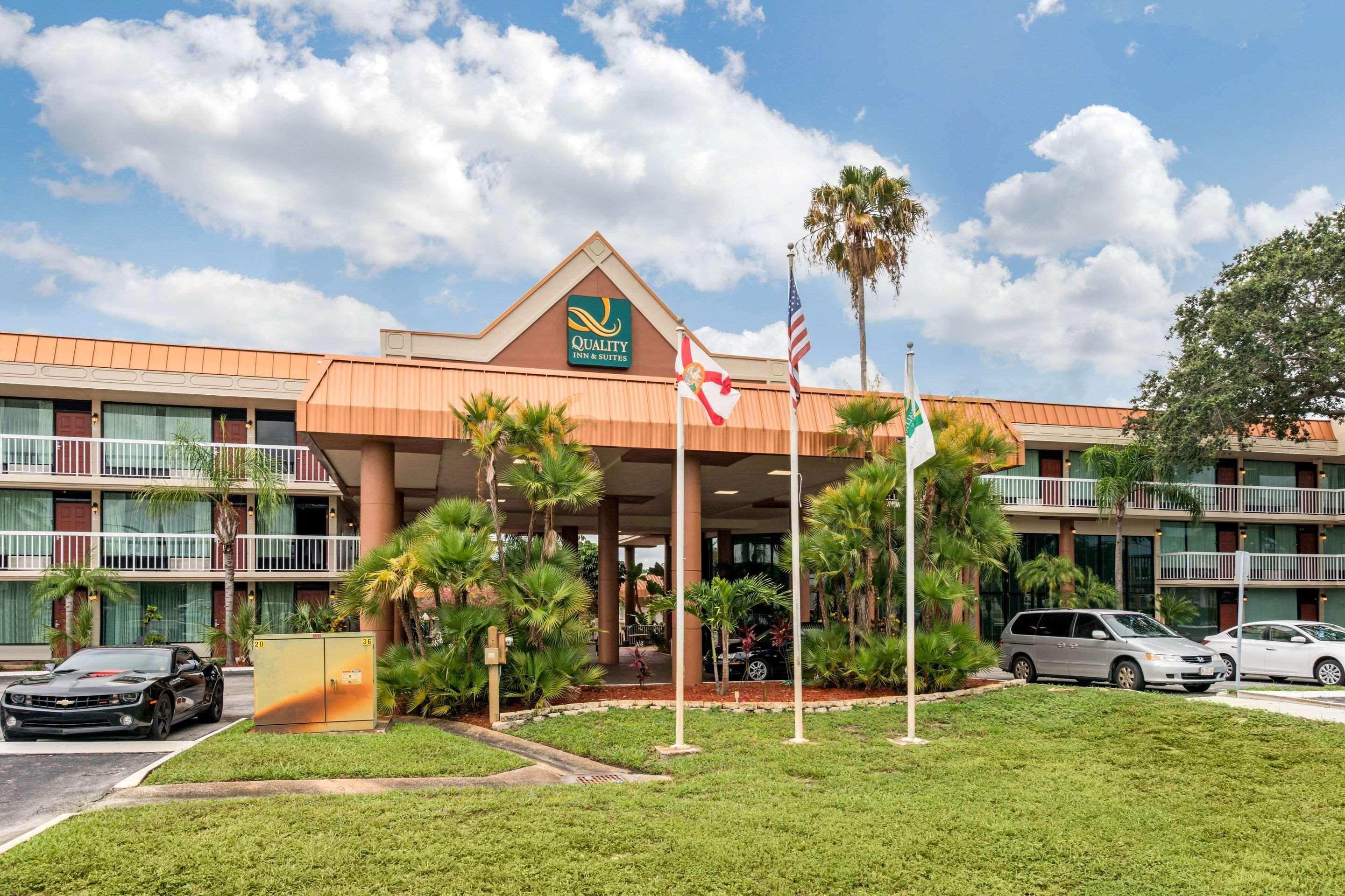 Quality Inn & Suites Tarpon Springs South Экстерьер фото